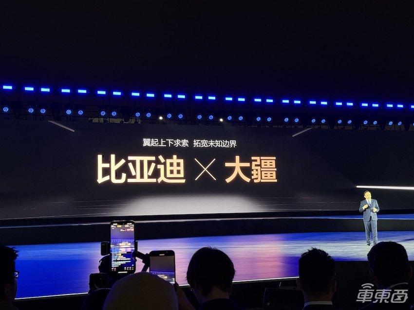 1.6万元，比亚迪发旅拍神器！一键收放无人机，秒出大片