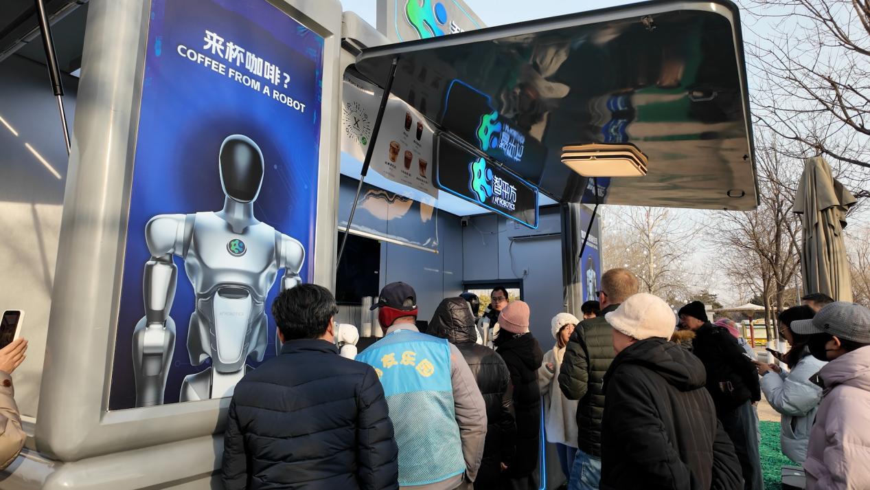 深圳创企造了个机器人魔方空间，能做咖啡冰淇淋，三年要落地1000个