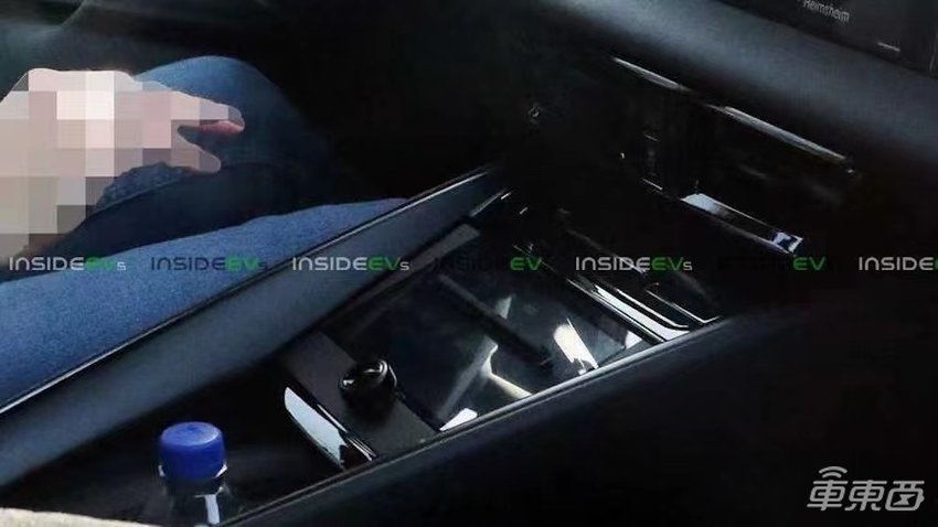 保时捷Macan纯电版内饰曝光！竟与Taycan“撞脸”，最早明年上市