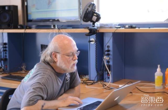 智东西晚报:Surface全系进中国 一季度全球智能机卖了3.8亿台