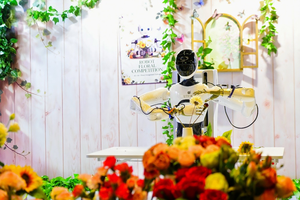 宇树和智元罕见同台！为什么世界最好的机器人，都要去上海“过招”？