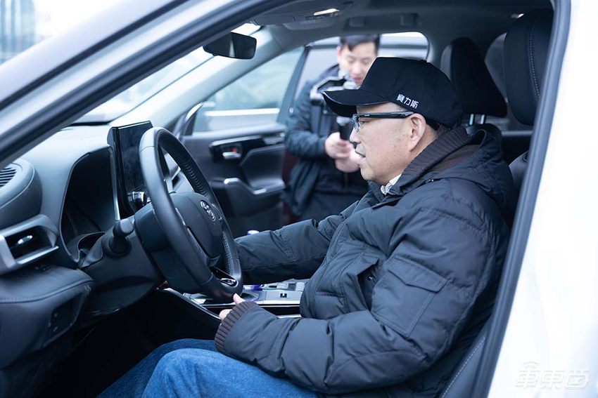 问界“换舵手”惊爆车圈 华为赛力斯合作上演第二季