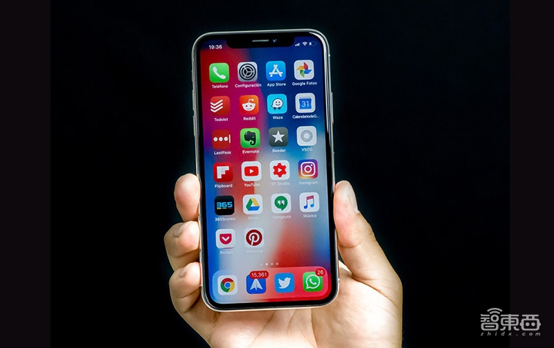 脑袋开花的全面屏,被逼疯的手机公司