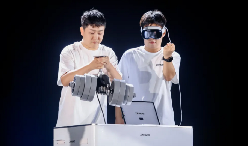 我们逛了链博会1.4万平数科馆,深扒黄仁勋盛赞的“中国供应链奇迹”