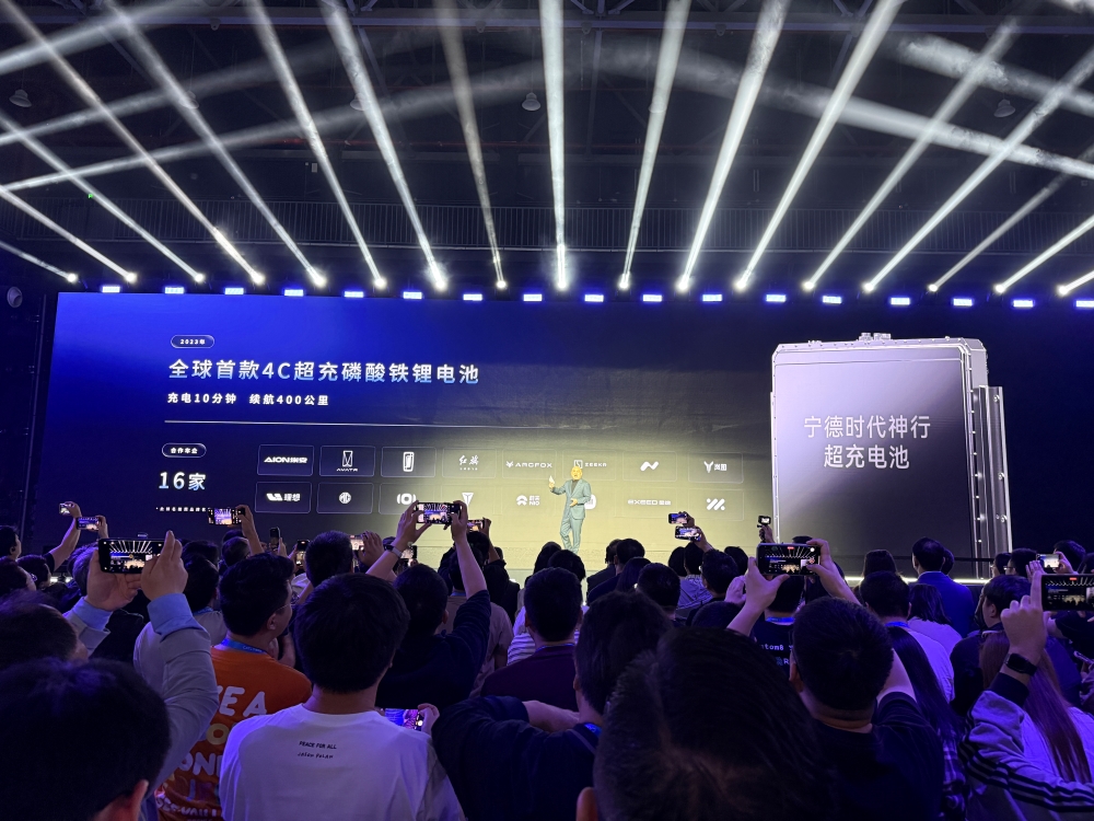 1秒2.5公里!宁德时代给油车判死刑,新电池纯电续航破1500公里