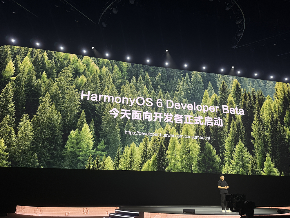 刚刚,华为超燃爆更!鸿蒙6和世界模型登场,升级盘古5.5引爆智能体革命