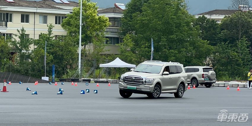 试驾坦克500插混版：越野和豪华全都有，普拉多最佳替代者？