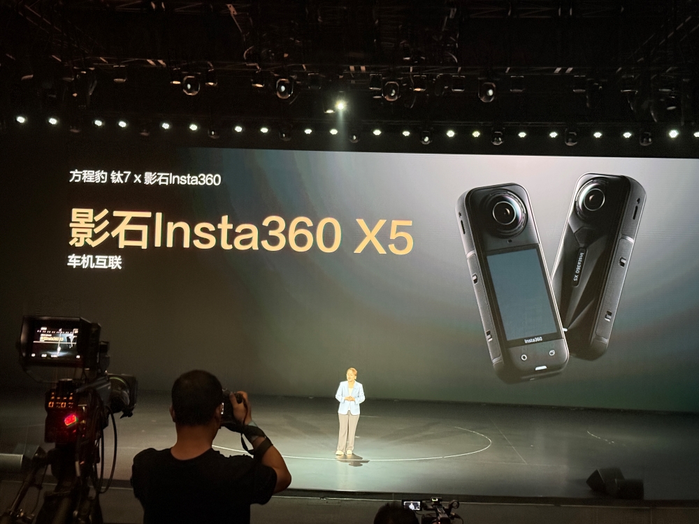 17.98万起!方程豹钛7玩出新花样,无人机、电动滑板随车一起卖