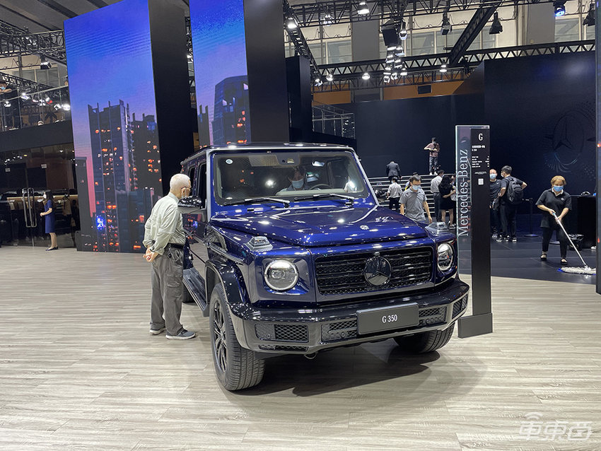 今年最后一场汽车盛会!奔驰最豪SUV开卖,大牌纯电车扎堆亮相