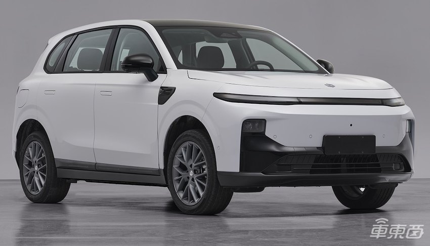 华为百万豪车增程纯电版同时亮相！比亚迪多款新车配备无人机，2025年新车更卷了