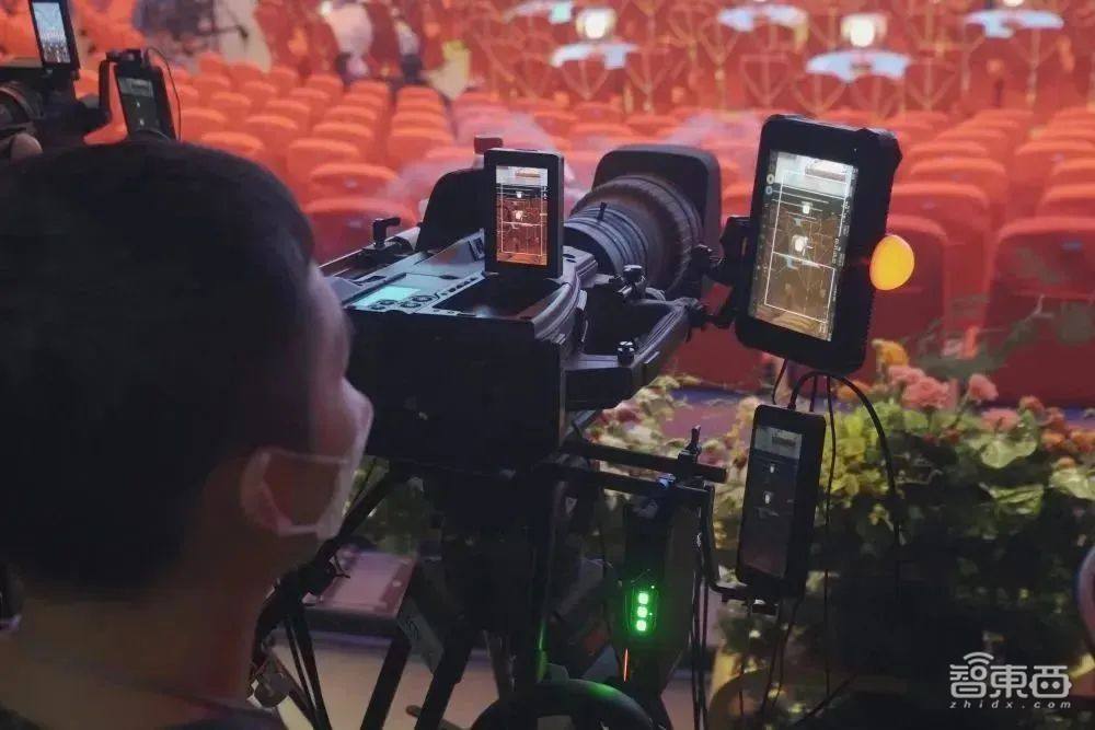 你可能觉得赵丽颖唱得假,但至少XR特效很真?