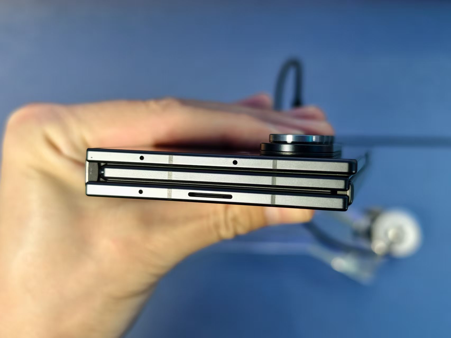 中国首秀!19999元的三星三折叠来了,真机上手体验,屏幕交互有点惊艳