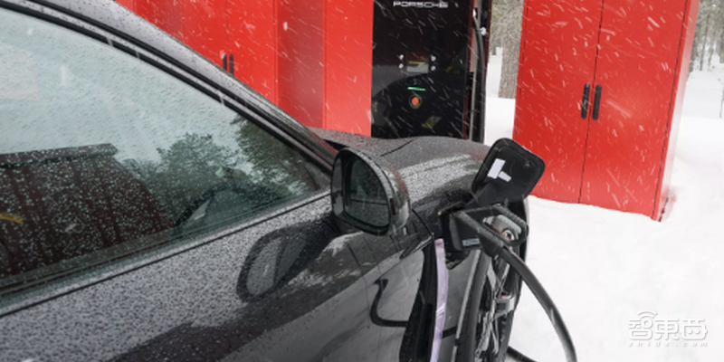 试驾保时捷首款纯电车型Taycan 继承运动血统 操控是亮点