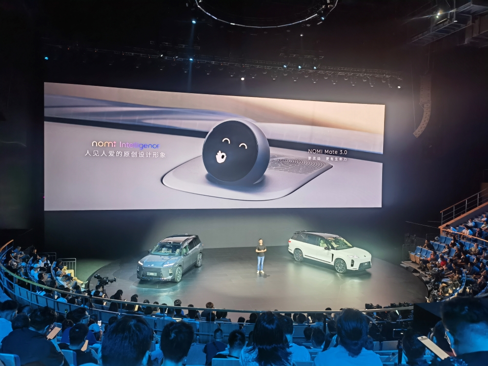 李斌豁出去了!全新ES8预售比老款便宜12万,蔚来美股大涨超10%