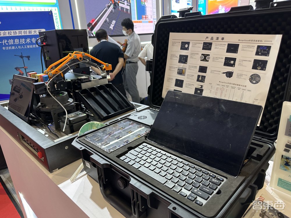 人形机器人真火了!10多款扎堆引爆亦庄,小米铁蛋2首亮相