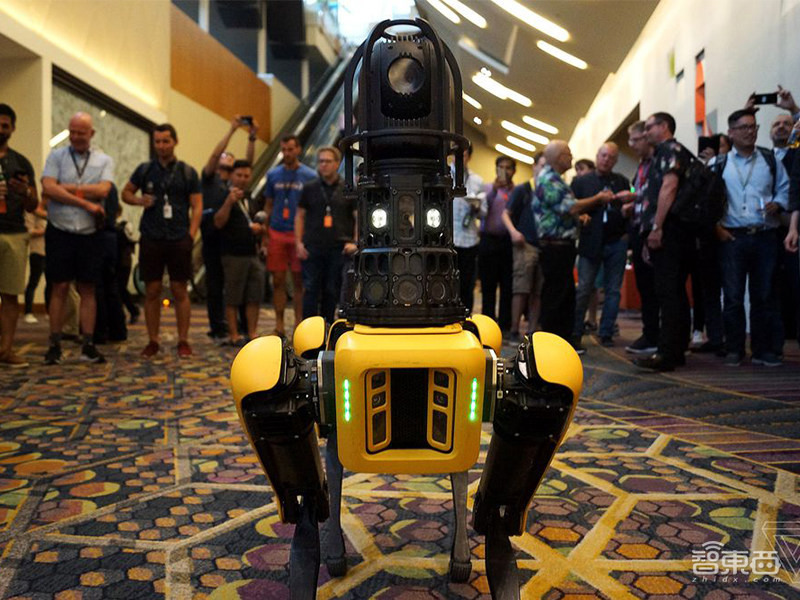 波士顿动力抢戏亚马逊大会，首款商用机器人Spot年底前上市