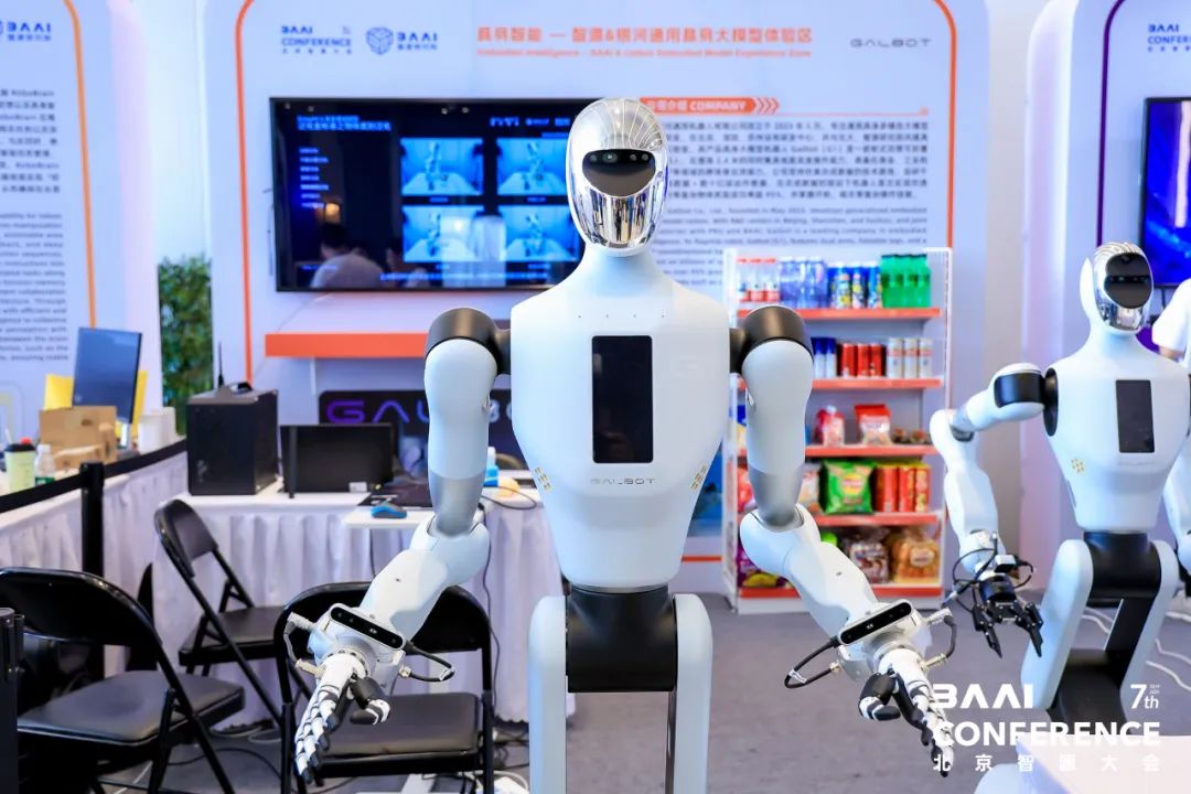 人形机器人要开100家药店、进餐厅打工,王兴兴、王鹤等剧透机器人进展