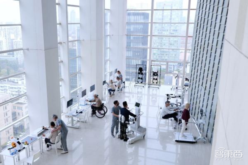 他用机器人，圆了残奥会冠军的“行走梦”