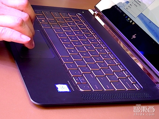 最薄10.4mm笔记本 HP Spectre国内首发7999元