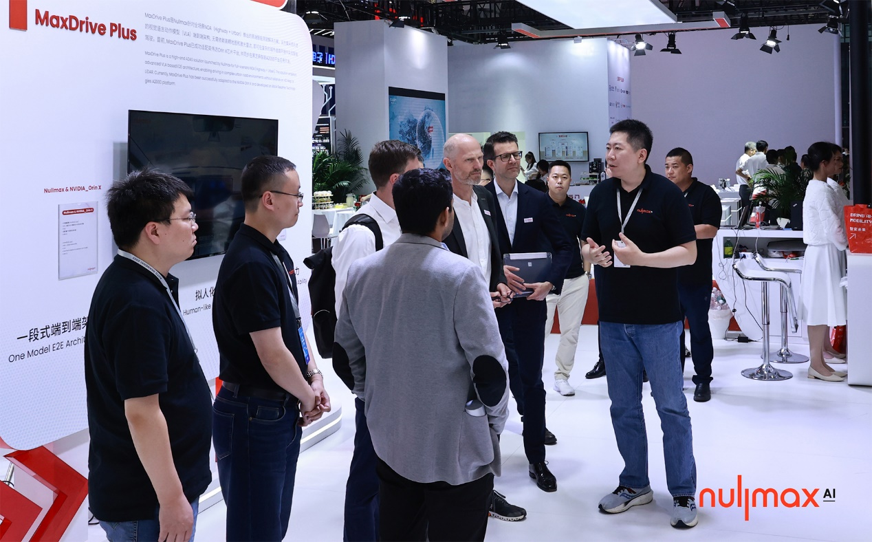 践行普适价值、安全触手可及,Nullmax携全栈辅助驾驶方案首秀上海车展