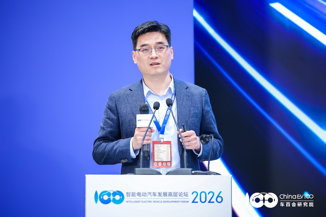 车圈智能化下半场打法变了！基座模型物理AI重构智驾，L4不能再打价格战