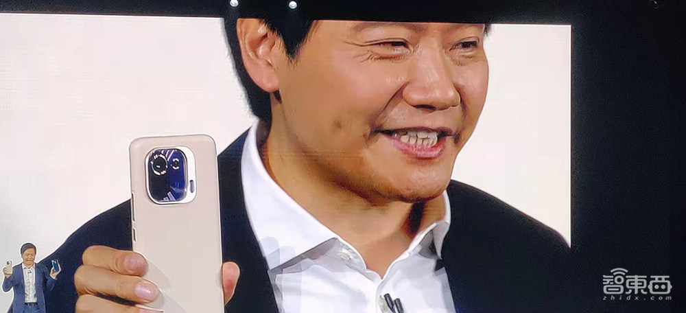 小米发布会上半场:连发两款安卓机皇,折叠屏MIX+自研芯明天见