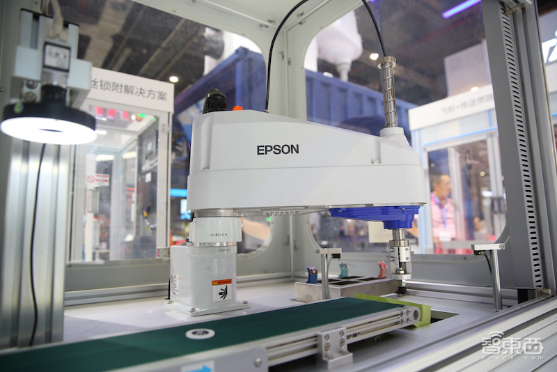 爱普生硬核机器人自动化技术解秘!拧螺丝、抓放秒胜人类