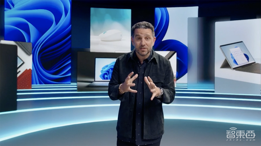 微软又造双屏折叠手机!打游戏绝了,连推8大新品,玩法连苹果也服