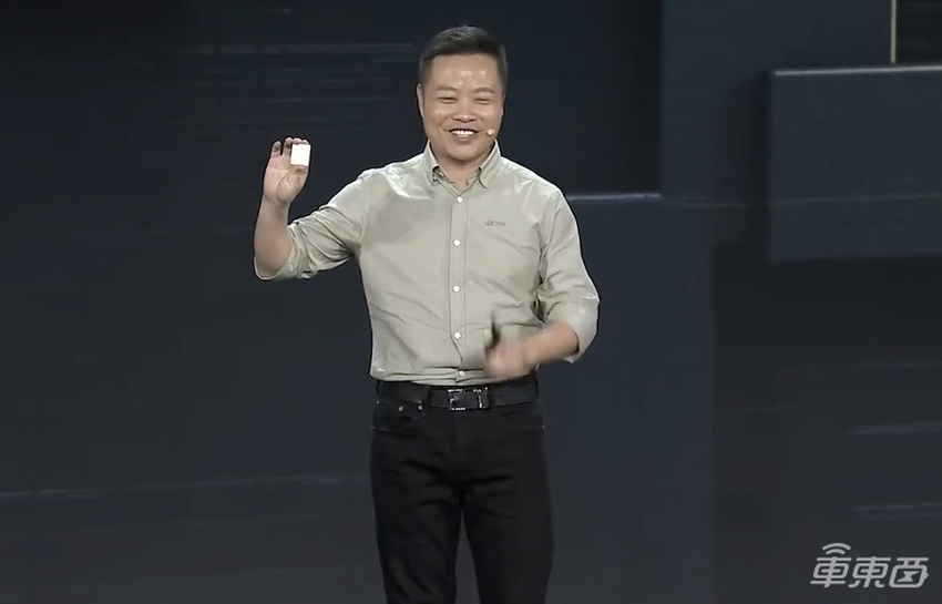 小鹏11.98万新车1小时大定破万!首发自研L4芯片,雷军现场战术喝水