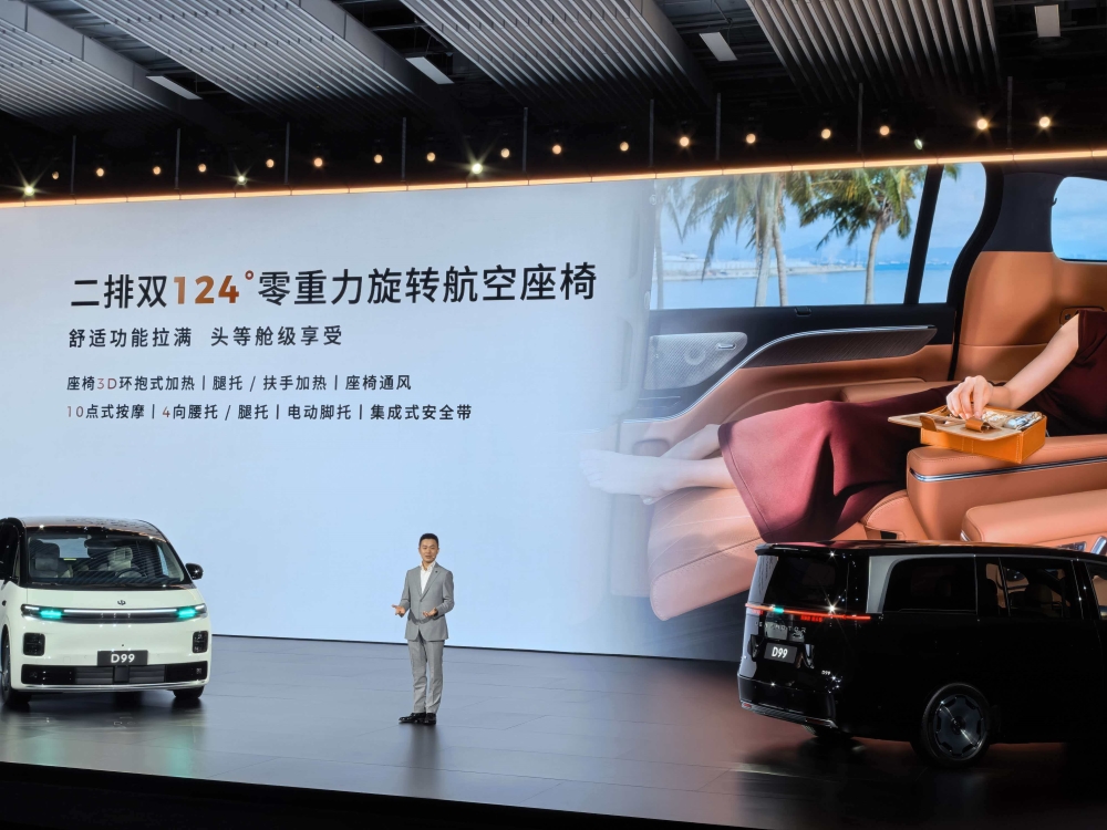 25万入手旗舰MPV！零跑又掀桌子了，朱江明喊话对标埃尔法