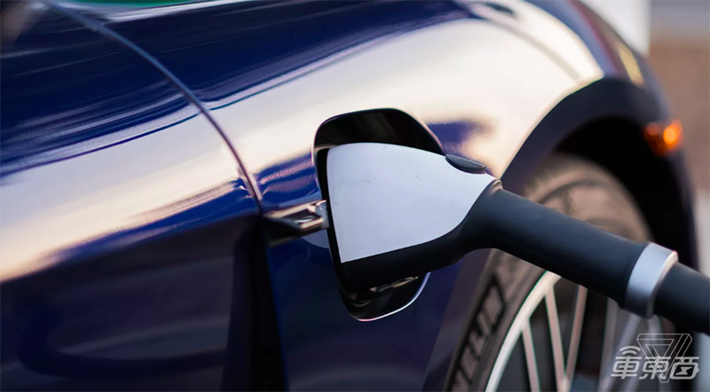 传统车企最强电动车就是它!山路试驾保时捷Taycan Turbo