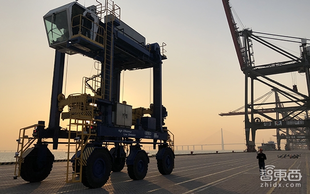 港口里玩无人卡车!这家公司这样撬动数十亿市场