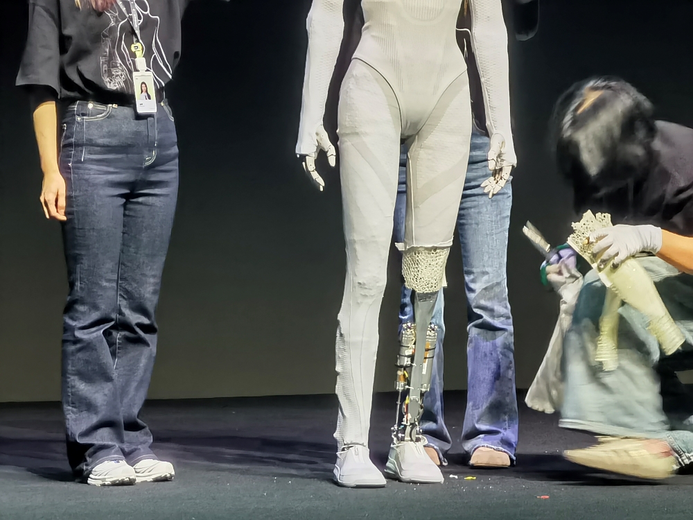 动力电池不够用了？何小鹏：已和我们所有电池厂商老板喝过酒了