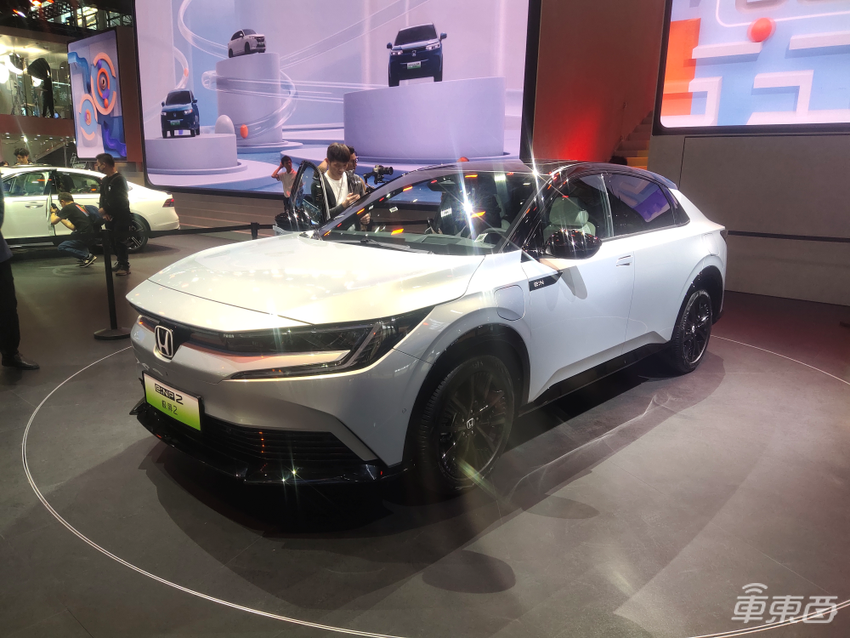 “洋品牌”打响新能源反击战!一手彩电沙发智能化,一手开打价格战