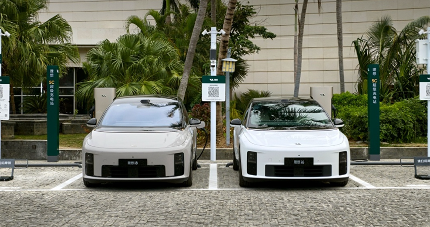 理想8.2大升级推送！强化版VLA司机大模型上线，AD Pro车型能用城市NOA