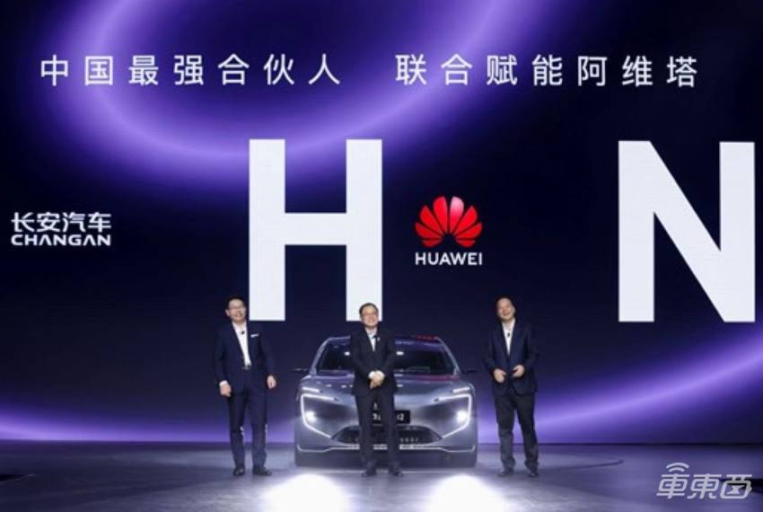 阿维塔12坚守30万以上市场,华为智驾和鸿蒙座舱都没缺席