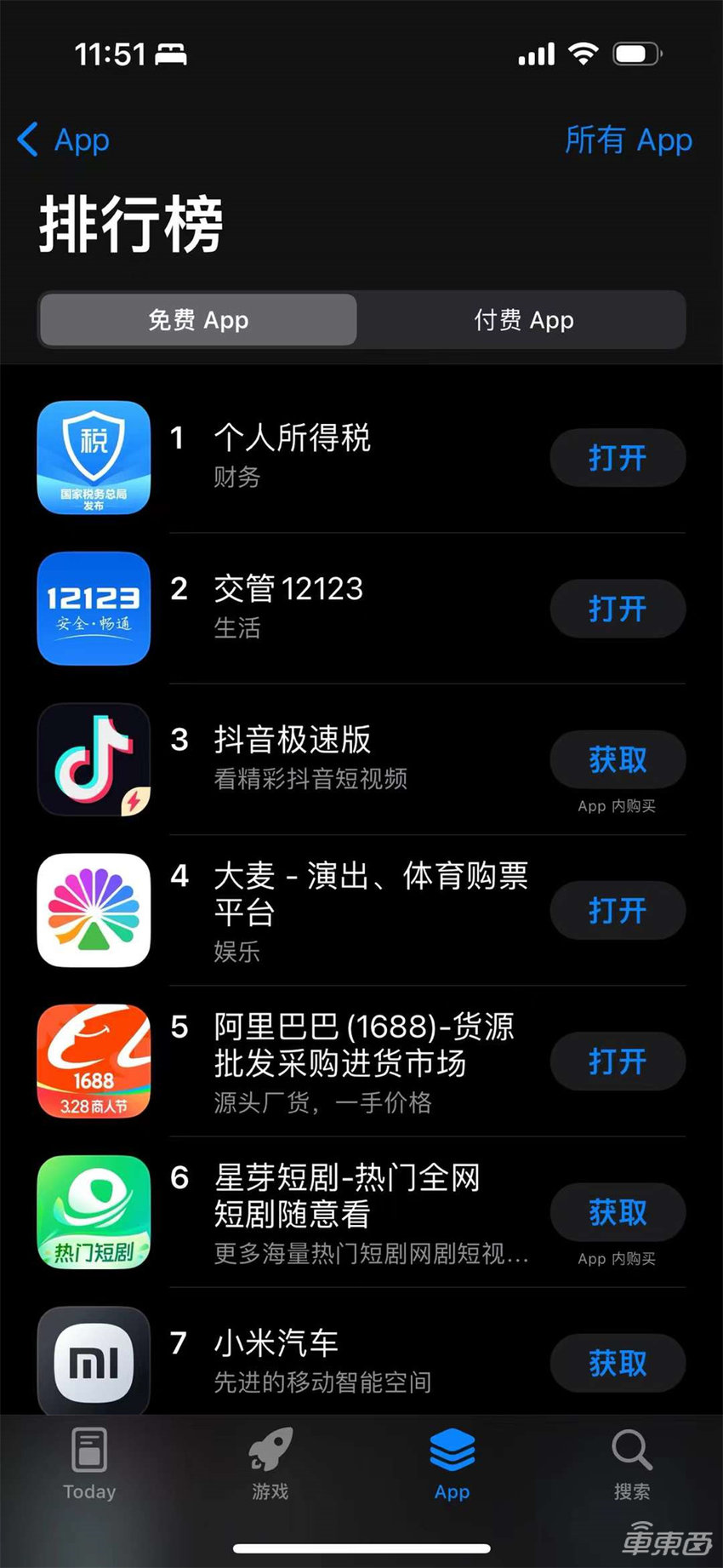 雷军一夜封神!SU7全年产能卖光,高管连夜回厂加班!黄牛纷纷开抢