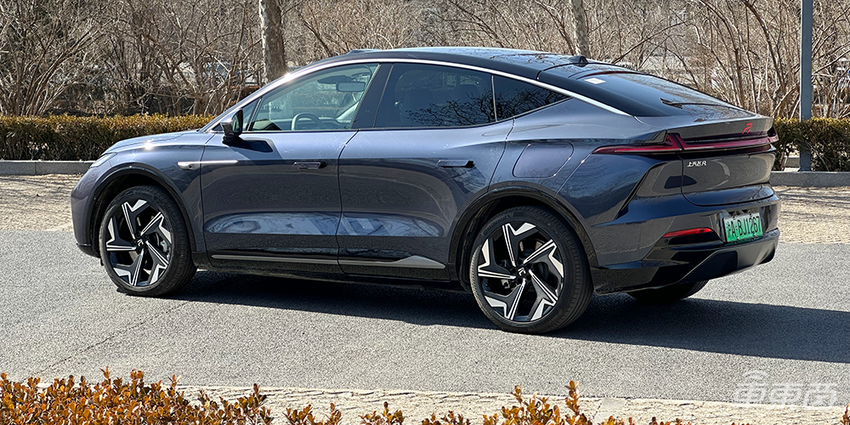 智驾卷王？体验飞凡R7领航辅助驾驶，这个细节把我看呆了