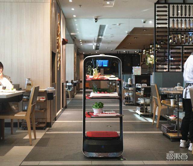 万台送餐机器人落地真相：钱少事多还听话！