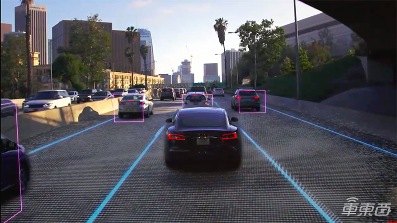 昨夜,特斯拉公布最强自动驾驶芯片 2020年部署无人出租车队