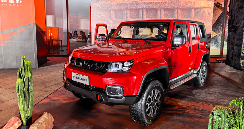 BJ40探险家13.49万起售！座舱搭载高通8155芯片，支持20余项主被动安全功能