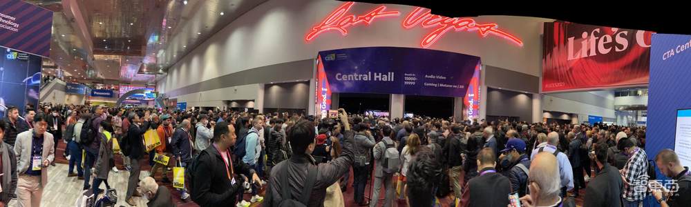 CES火爆开幕！屏幕花式折叠、汽车变色发光、元宇宙暴风炫技