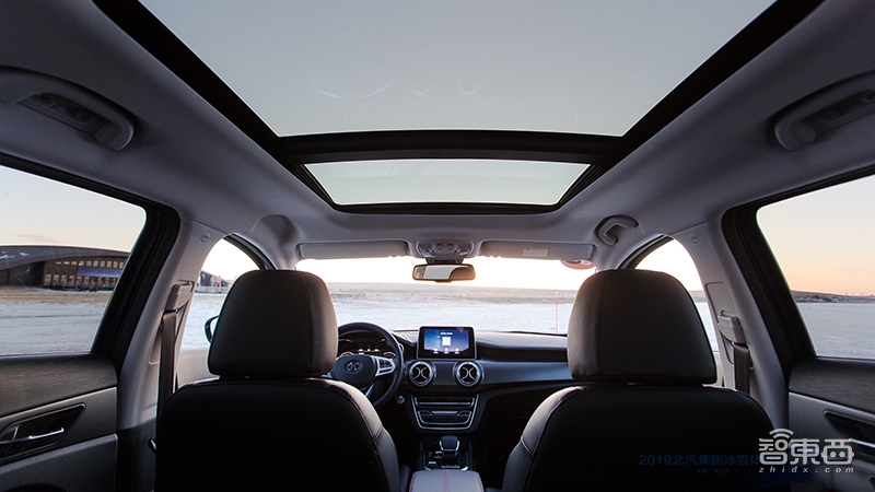 北汽新能源旗艦SUV上市 續(xù)航415公里17萬起售