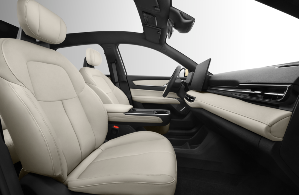 2026款悦意03 7.98万元开售！座舱搭载AI大模型，支持3.3kW对外放电