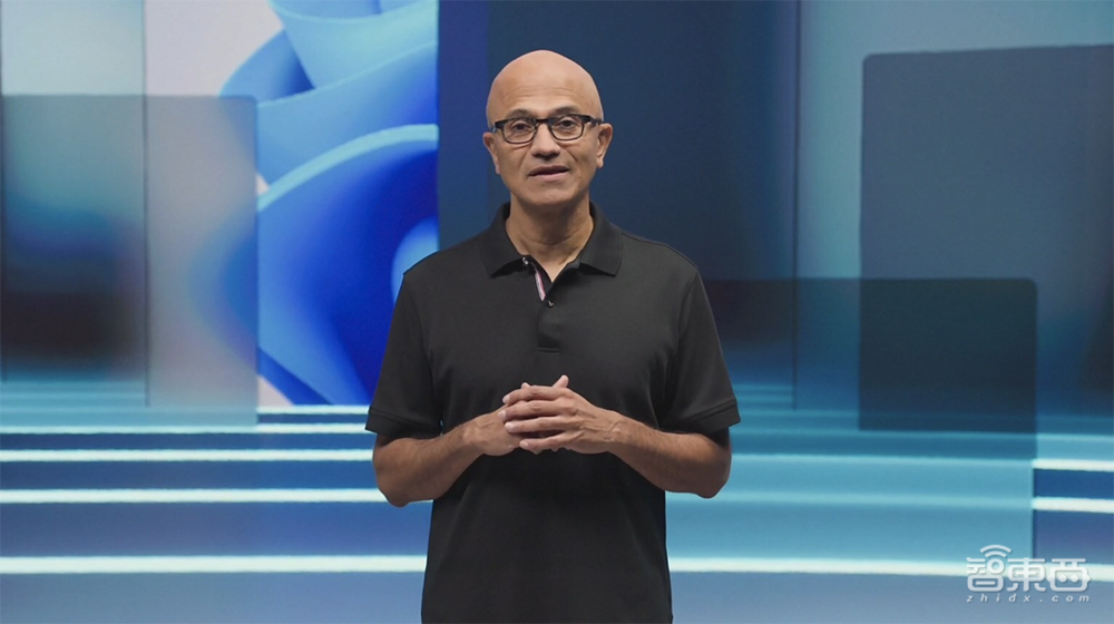 微软又造双屏折叠手机！打游戏绝了，连推8大新品，玩法连苹果也服