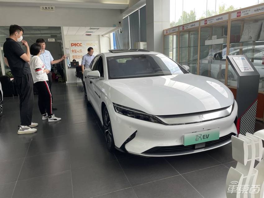 5.4万人的狂欢！北京电动车牌照放号调查，有4S店展车都卖了