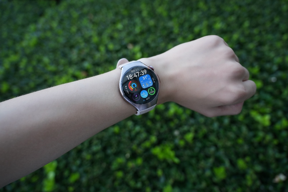 3秒启动1分钟完成体检！首款纯血鸿蒙手表华为Watch5深度体验