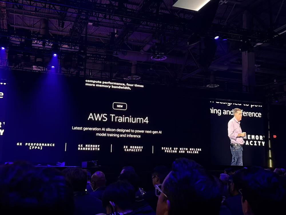 亚马逊杀疯了!连甩十大重磅发布,揭Agent大招、自研芯进展