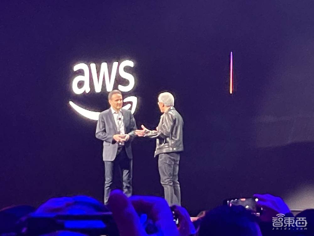 亞馬遜年終王炸！兩大自研AI芯片性能飆升，推AI助手硬剛微軟，聯(lián)手老黃造最強(qiáng)超算