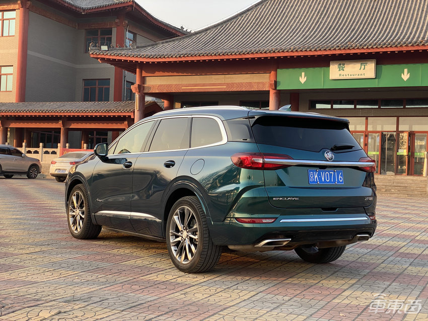 试驾别克旗舰SUV昂科旗 又大又好开，质感直追豪华车